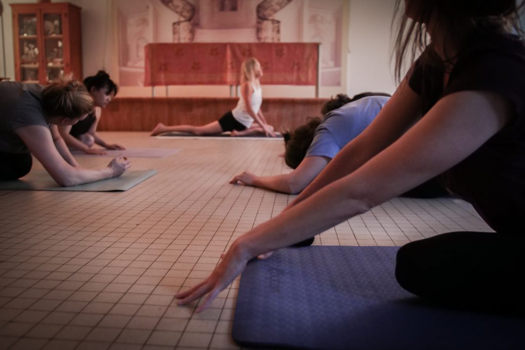 cours de yoga à Nancy, collectifs en salle