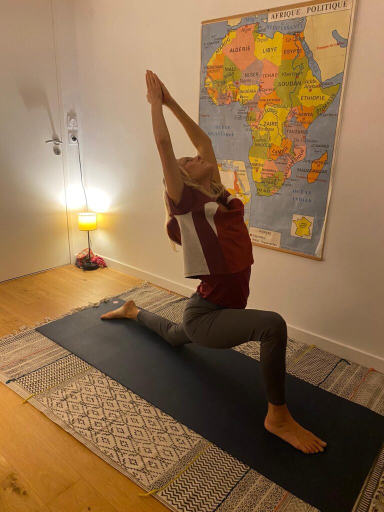 posture yoga croissant de lune